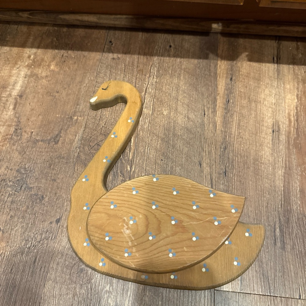Vintage Wooden Duck Wall Art for Farmhouses and Country Decor